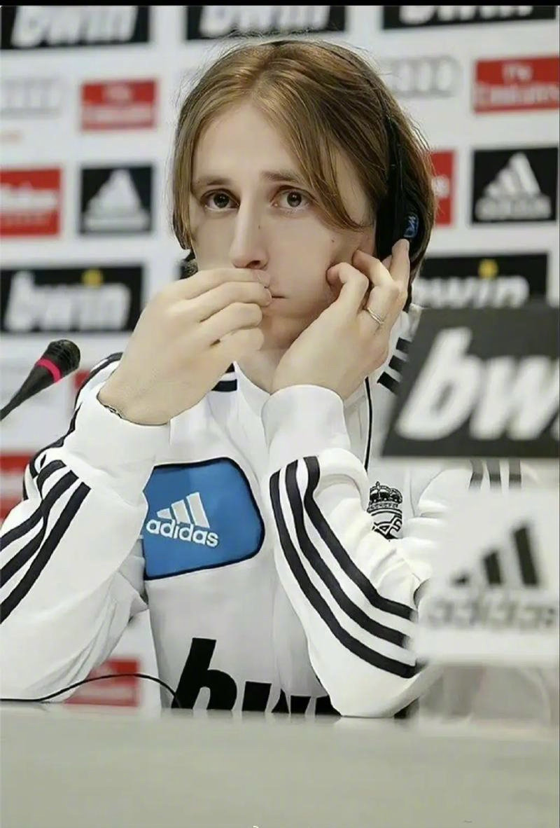 篮球湖人锁定比赛胜局，球迷狂喜